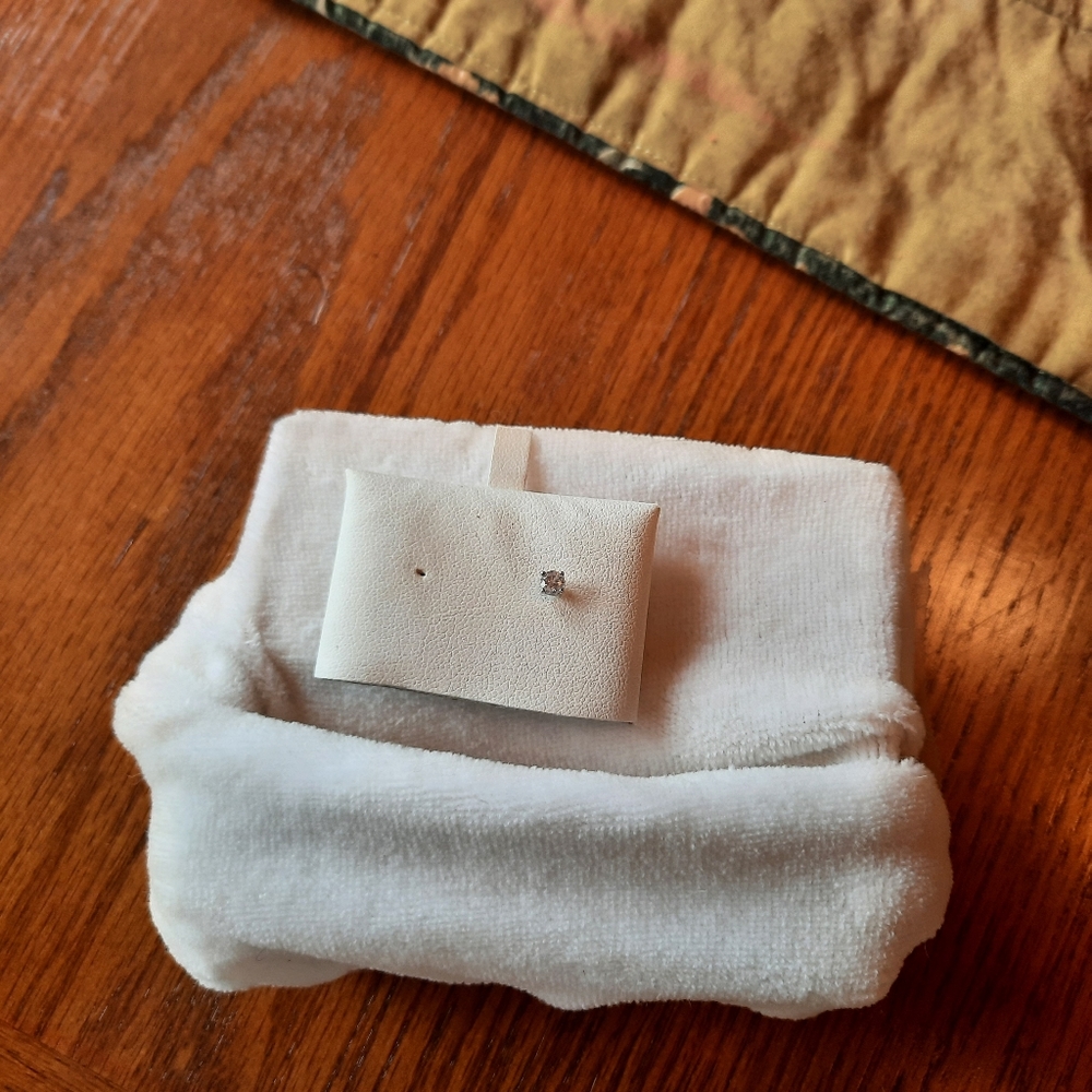 Single diamond stud